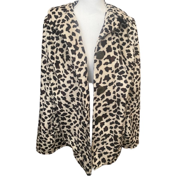 Jackets & Blazers - Cheetah Leopard Fleece Cape with a satin emerald green lining Size XL